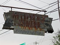 USA - Tulsa OK - VERY Old Neon Sign (17 Apr 2009)